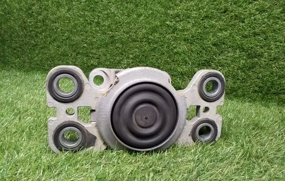 Volvo S60 Engine mount bracket 3131687502