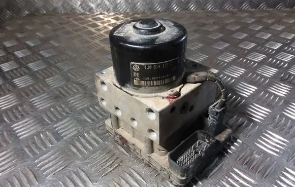 Volkswagen Golf IV ABS Pump 1J0907379G 1J0614117C