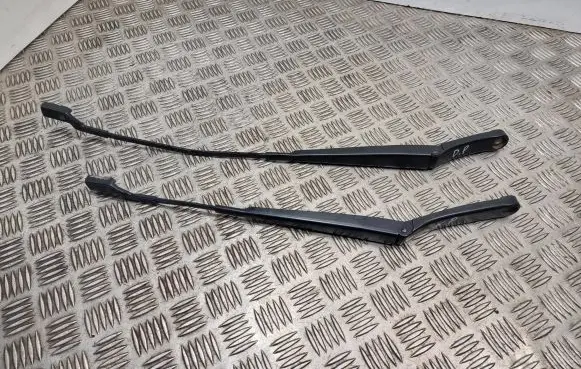 Volkswagen Cross Polo Front wiper blade arm 6r1955409