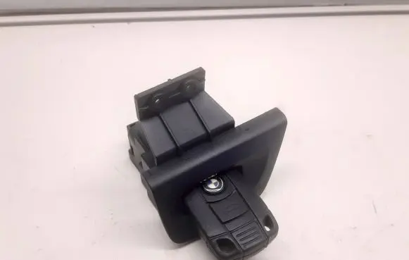 BMW 1 E81 E87 Ignition lock 6933708 0804 10862510