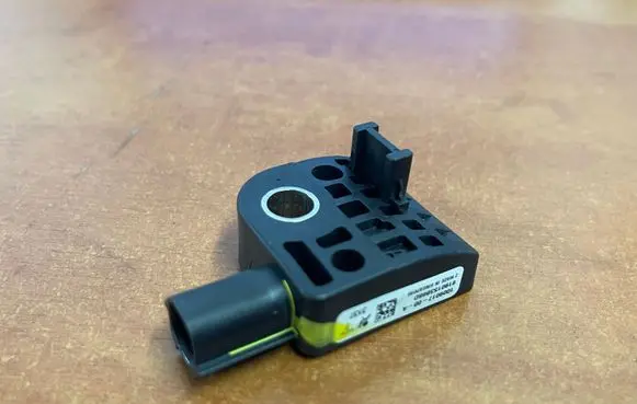 Tesla Model S Airbag deployment crash/impact sensor 100901700A 9190153B66D