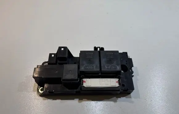 Toyota Auris E180 Other relay G384333020 G384248020