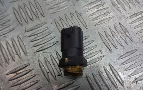 Volkswagen Golf V Coolant temperature sensor 1J0959481A