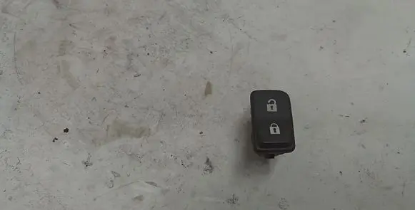 Volvo V50 Central locking switch button 30773333