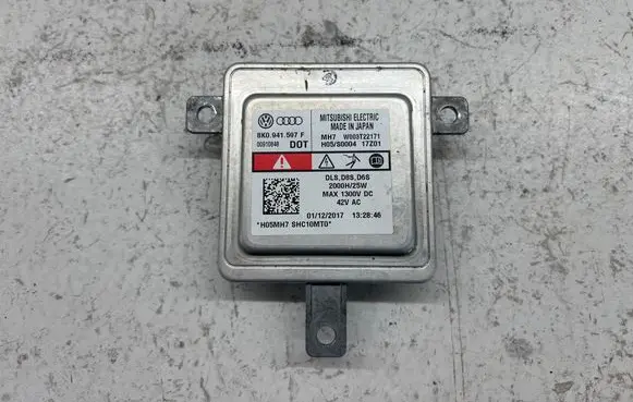 Volkswagen Golf VII Headlight ballast module Xenon 8K0941597F W003T22171 00910048