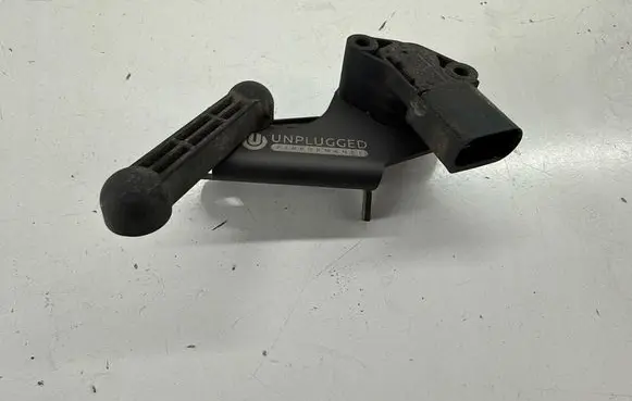 Tesla Model X Air suspension front height level sensor 102794600A 102794600B