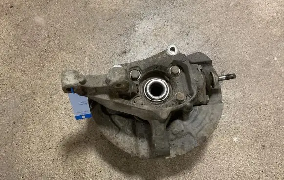 Volvo V70 Front wheel hub 9461943