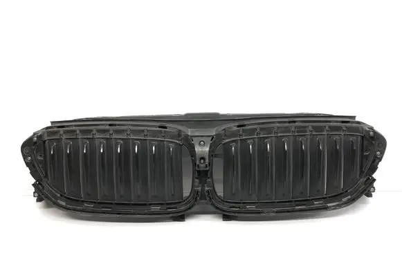 BMW 5 G30 G31 G38 Front grill 18715610