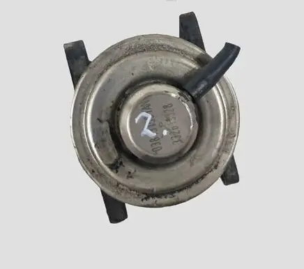 Volkswagen Golf V EGR valve 038129637D