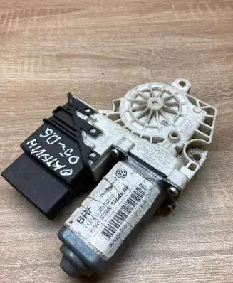 Skoda Octavia Mk2 (1Z) Rear door window regulator motor 996644101