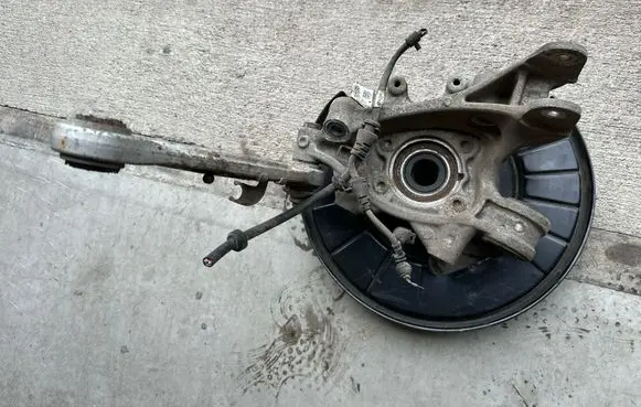 Volkswagen Touareg II Rear wheel hub spindle/knuckle