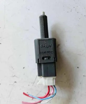 Nissan Leaf I (ZE0) Brake pedal sensor switch 4628K1
