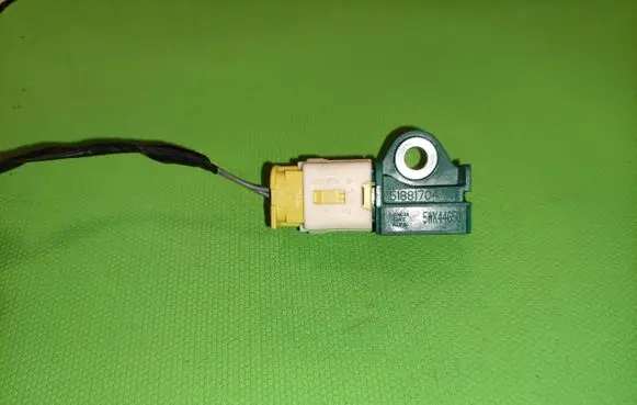 Fiat 500L Airbag deployment crash/impact sensor 51881704 5WK44650