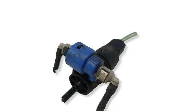 Volkswagen PASSAT B6 Windscreen/windshield washer pump 107819