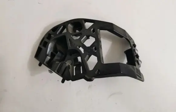 BMW 8 G14 Front bumper mounting bracket 7420884