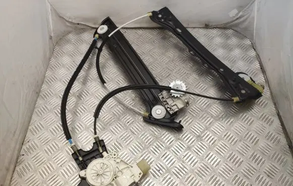 BMW M4 F82 F83 Front door electric window regulator 7281623 72352747