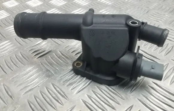 Volkswagen Tiguan Engine coolant pipe/hose 03L121132