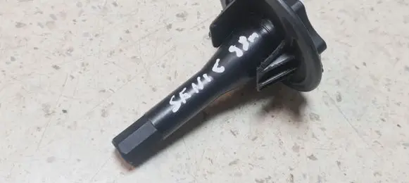 Renault Scenic I Spare wheel bolt 7703041034D