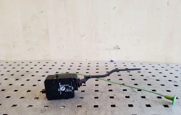 Fuel tank cap lock