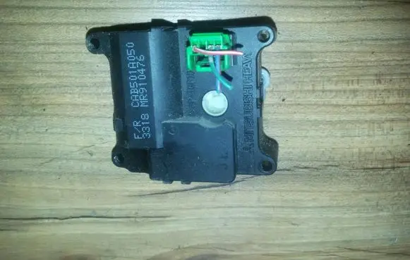 Mitsubishi Space Star Air flap motor/actuator mr910476