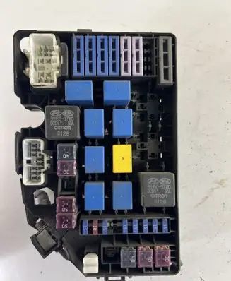 Hyundai Tucson JM Fuse module 912302E111 912302E11 912302111