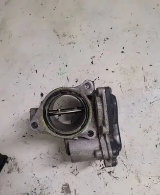 Renault Scenic III - Grand scenic III Throttle valve 8200754913 H8200744823 1T0120611