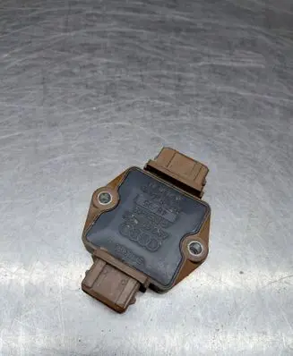 Audi A4 S4 B5 8D Ignition amplifier control unit 4A0905351