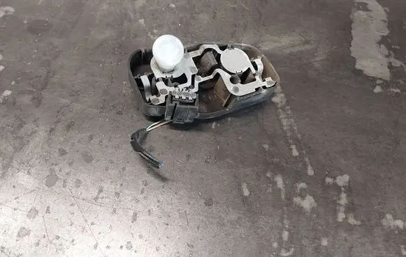 BMW 3 E46 Tail light bulb cover holder 230570R
