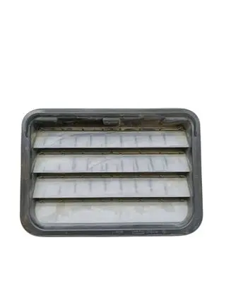 Quarter panel pressure vent