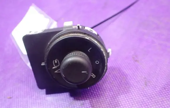 Opel Astra J Wing mirror switch 13498638