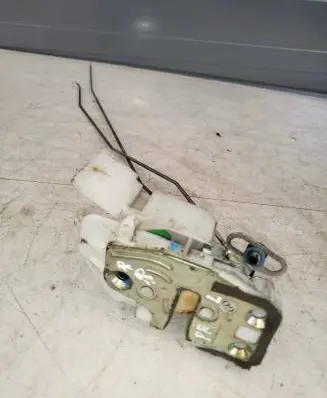 Honda CR-V Front door lock