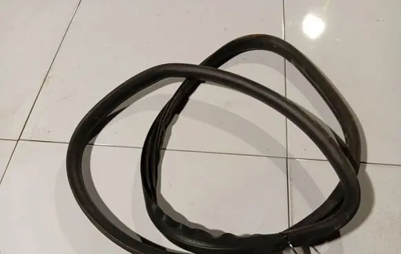Volvo S40 Rubber seal rear door 