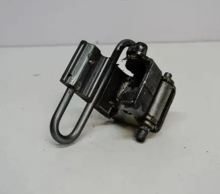 Volkswagen PASSAT B5 Rear door upper hinge 3B4833412C
