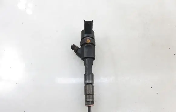Opel Vivaro Fuel injector 8200238528 0445110146
