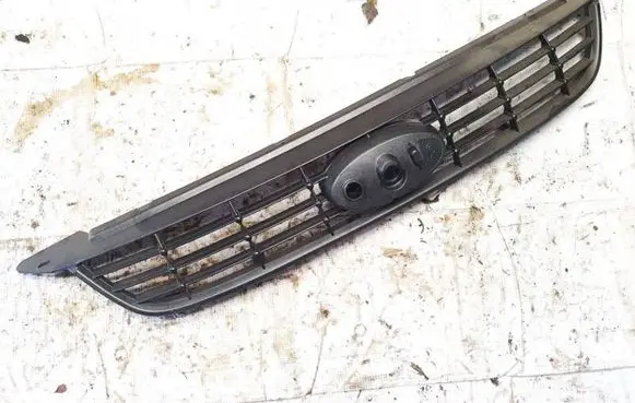 Ford Focus Front grill 8m518200ad 8m51-8200-ad
