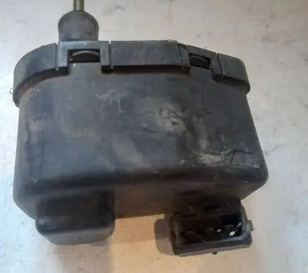 Volkswagen Golf III Headlight level adjustment motor 165941295 00437503