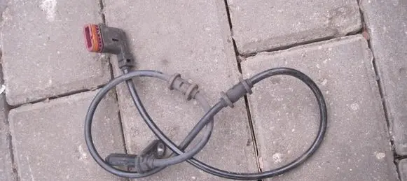 Mercedes-Benz E W212 ABS rear brake sensor A2125402717