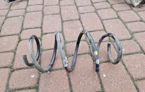 Opel Combo E Front coil spring 1121