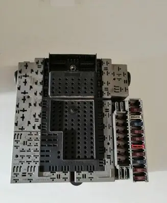 Volvo XC90 Fuse module 9401802 182721036