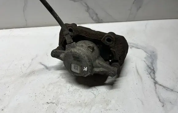 Mercedes-Benz C W204 Front brake caliper