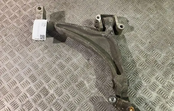Volvo XC90 Front lower control arm/wishbone