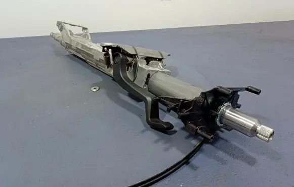 BMW X3 E83 Steering wheel axle 6896187