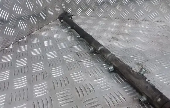 Mercedes-Benz E W210 Fuel main line pipe A6130700095 0445216004