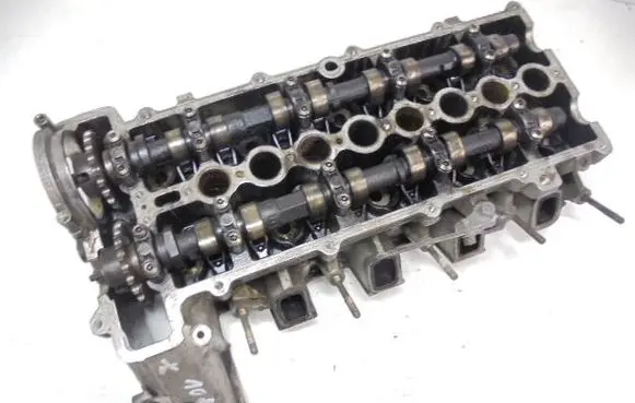 BMW 3 E36 Engine head 2246601