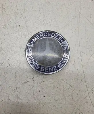 Mercedes-Benz C W203 Original wheel cap A1704000025