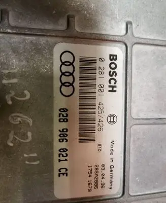 Audi A4 S4 B5 8D Engine control unit/module 028906021CE 28SA2886 0281001425