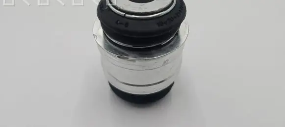 Rear wheel hub spindle/knuckle
