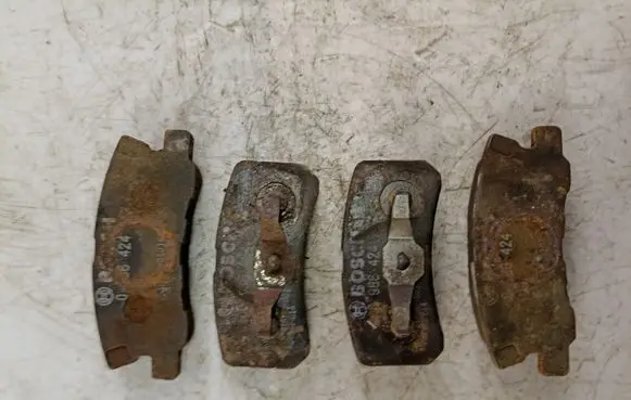 Mitsubishi Grandis Brake pads (rear) 