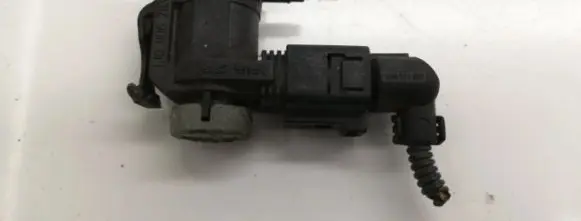 Volkswagen Touran I Turbo solenoid valve 1J0906283C
