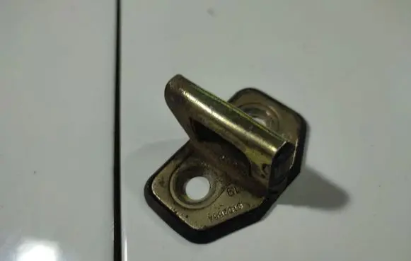 Volvo S70 V70 V70 XC Front door lock loop/hook striker 9152664